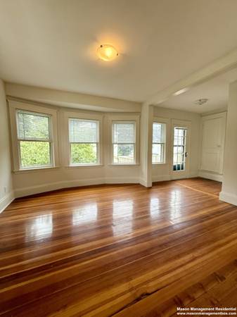 $3,500 / 3br - Spacious 3 bed in Watertown / laundry in unit, parking included!!63802072647171124