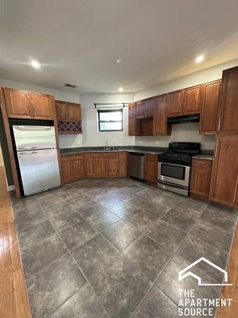 $1,750 / 2br - 1100ft2 - Bronzeville Beauty!!! (Chicago)63918294724738121