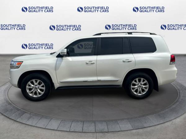 2018 Toyota Land Cruiser suv Blizzard Pearl - $43,773 (CALL 313-263-7351 FOR AVAILABILITY)63622114729729122
