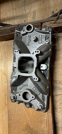 Edelbrock SBC Performance Intake 1