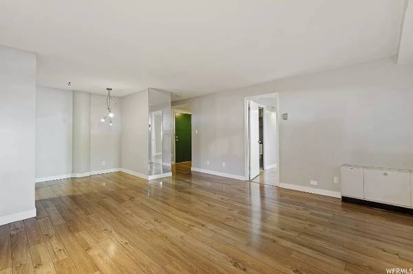 $1500.00 / 1br - 800ft2 - 1bd + Office/Den w/ Covered Parking in Marmalade District!!63670937816321121