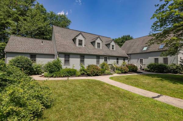 $1,500 / 1br - 1096ft2 - una de las calles más deseadas en Stratham. (Stratham, NH)63931919757058120