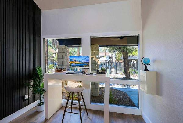 $1,215 / 1br - 640ft2 - Viviendas Recién Renovadas, Armarios de Pared, Pisos con Apariencia de Madera64024999264003122