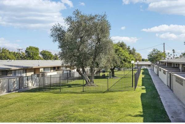 $1,583 / 705ft2 - Desert Fountains Move In Ready Call To Tour Today!! (Palm Desert)63686209607937121