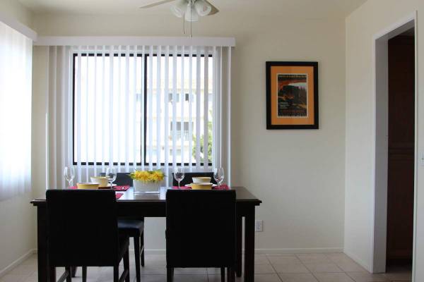 $3,295 / 2br - 900ft2 - SPACIOUS 2 BEDROOM/1 BATHROOM TOP FLOOR APARTMENT WITH GARAGE! (3989 Lamont Street #3)63663752921985123