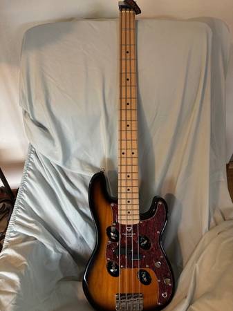 Bass guitar, TRAVELER 1