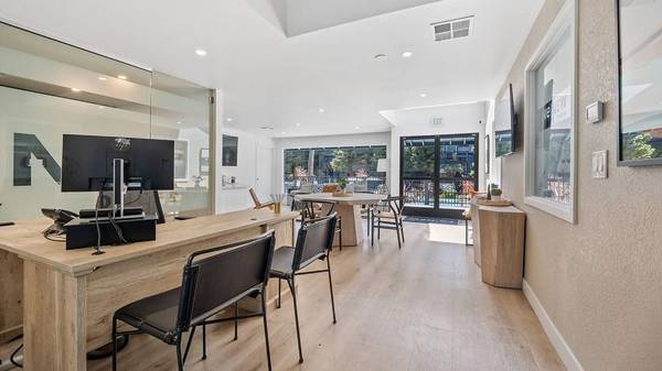 $2,420 / 2br - 800ft2 - Pet-Friendly! Outdoor BBQ! Get 6 Weeks Free Now! Call To Tour! (san leandro)64011484387329122