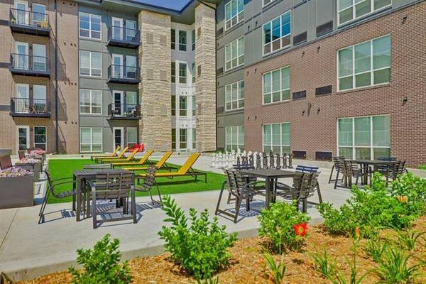 $1,467 / 1br - 705ft2 - Luxe High End Kitchens, Coffee Bar, Vinyl Plank Flooring, Sky Lounge (Burnsville, MN)63797856789635120