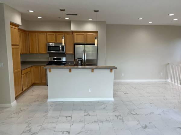 $2,600 / 2br - 1262ft2 - Beautiful Condo for rent in Mountain House! Marble floors! Modern! (hayward / castro valley)63989800081411122