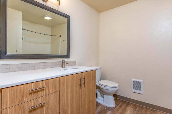 $1,840 / 2br - 955ft2 - Impoluta 2 BR/1 BA con opción de Internet de fibra de alta velocidad (Bend, OR)63839290453763123