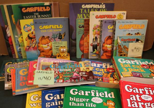 GARFIELD-Cat-funny-comic strip-silly-Christmas-books-bxx 1