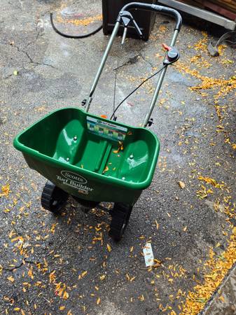fertilizer spreader. scotts, large 1