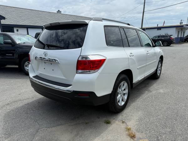 2012 Toyota Highlander SE - $9,900 (The Car Store Cape Cod)63438478372355122