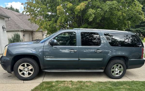 2007 GMC Yukon XL Denali 1