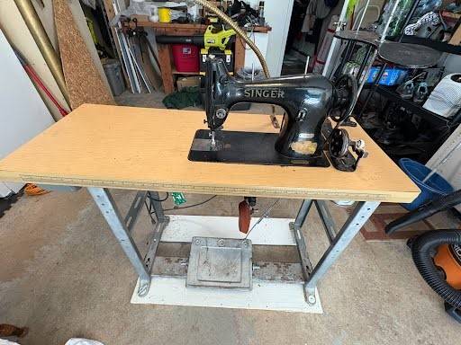 Vintage 1960s -70s Singer sewing machine 1