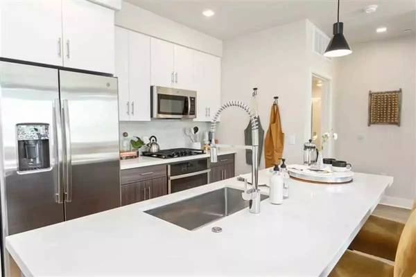 $2,920 / 2br - 1176ft2 - Make yourself at home in comfort and style! 2 Bed / 2 Bath 1176 SqFt (Tempe - Phoenix Zoo)64024999678849123