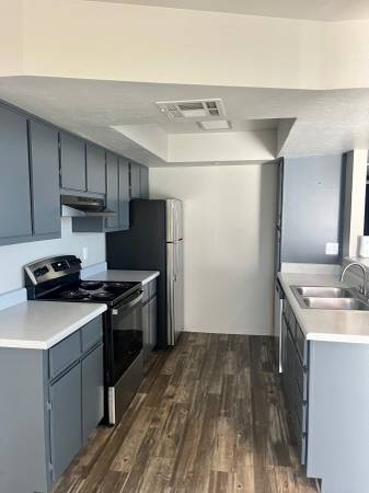 $1,250 / 1br - 650ft2 - Everything You Need! All Right Here! (OAC)! (Scottsdale)64047538358017120