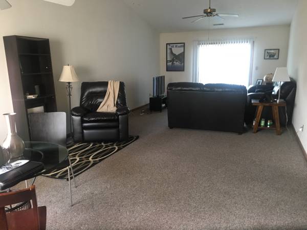 $1,450 / 2br - 01400ft2 - Available 10/10/2025 spotless 2 bed/2 bath (NE Rockford)63981969508739123