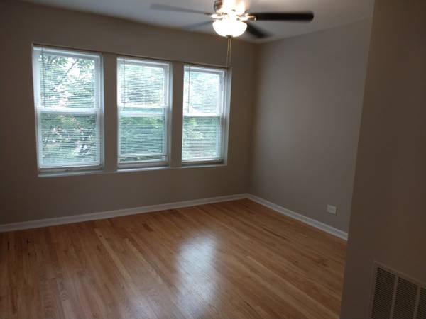 $1,400 / 2br - 950ft2 - Hirsch Street--Corner Building, Vintage with Modern Updates, Location! (West Humboldt Park / Hermosa)63960010066434120