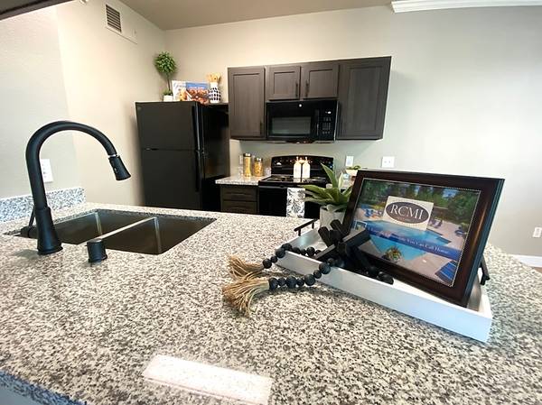 $2,350 / 1br - 945ft2 - Apartamento de una habitación con despacho o oficina en casa, Roseville, CA (área de Roseville Galleria)64043495613825124