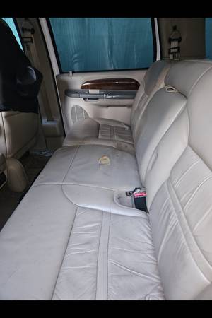 MUST GO TODAY 2001 Excursion 200k miles runs strong - $2,200 (midwood)63469911283843121
