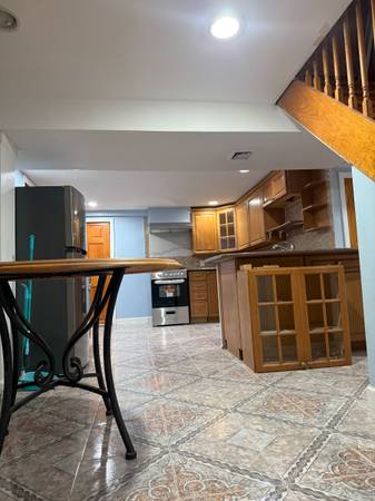$1,600 / 1br - Legal Walk-up basement 1 Bed Room for rent (New Hyde Park)63788882059395121