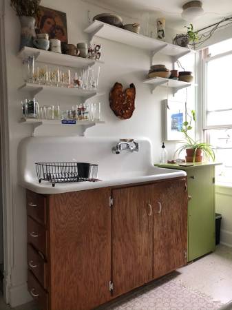 $850 / 625ft2 - VICTORIAN Studio avail 9/15 or 10/1 (south Minneapolis)63373543196931123