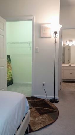 $900 / 3br - Alquiler de habitación mes a mes disponible a partir del 01/10/25 (CHARLOTTE)63925334979330123