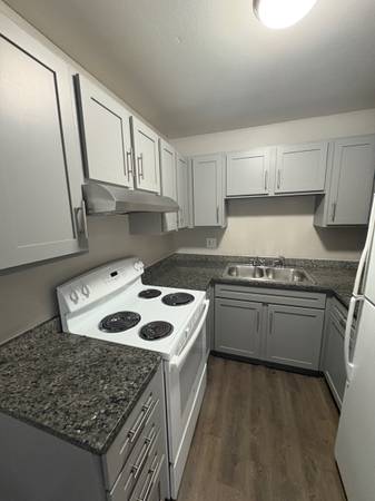 $1,125 / 1br - 675ft2 - 1 Dormitorio en Colorado Springs - ¡Recién Reformado, Lavandería en el Edificio! (Colorado Springs)63687084292995123