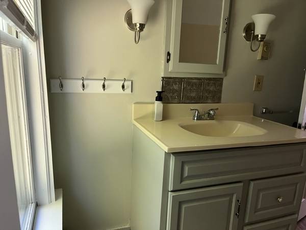 $1700.00 / 2br - 800ft2 - Furnished 2nd floor apartment in a quiet wooded setting63931790459906123