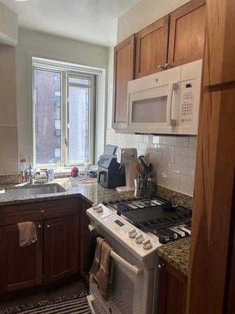 $745 / 4br - 2000ft2 - Light-Filled Room in Friendly 4BR Home, Easy Transit Access (Jamaica Plain)63996406685443123