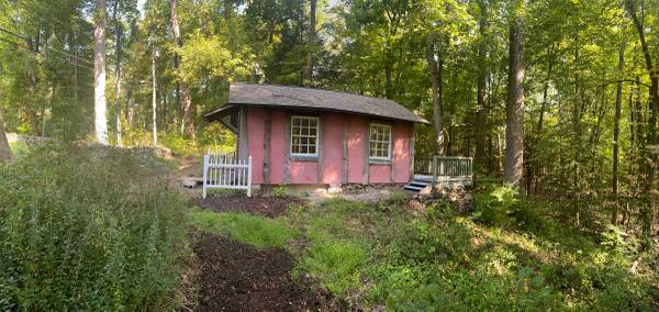 $1,800 / 500ft2 - Very Private - Unique Arts and Crafts 1912 (Redding)63945361058306121