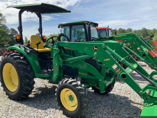 John Deere 4044R - 4x4 w/ Loader - $29,900 (Vincent)63440420942851123