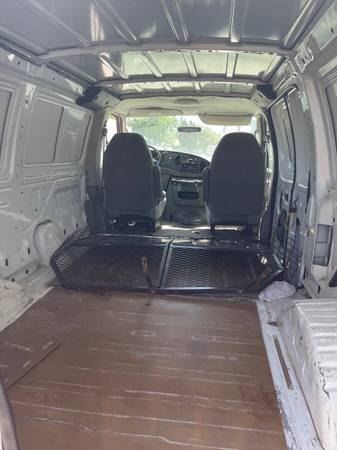 2007 Ford Econoline E150 cargo van clean title only 123k miles car fax - $6,000 (redwood city)63477419352195124