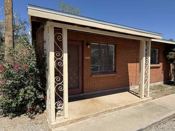 $895 / 2br - 725ft2 - Esta es una encantadora unidad de 2 habitaciones y 1 baño en una triplex (Tucson)63675065854851121