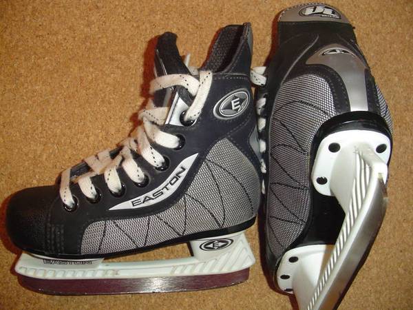 Easton Ultra Lite ice skates, size 10 youth, for shoe size 11 youth 1