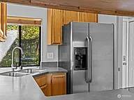 $2,330 / 1br - 654ft2 - Fabulous location right off the Cross Kirkland Corridor Trail! (Kirkland)63891324633090124