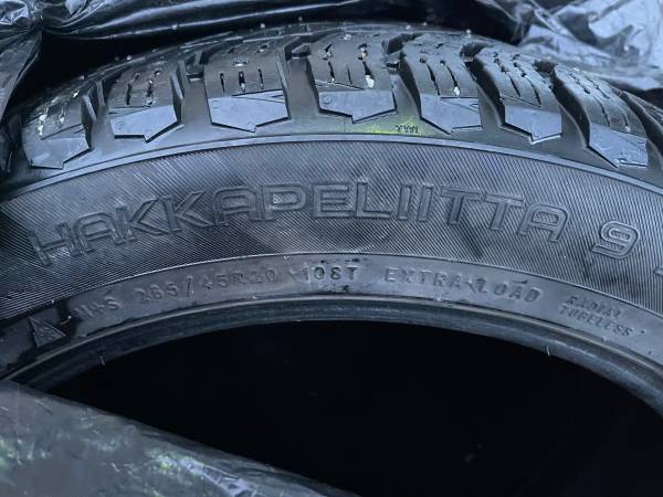Nokian Hakkapelitta 265/45r20 studded tires 4ea 1