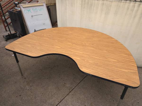 Kidney Shape School Table 1