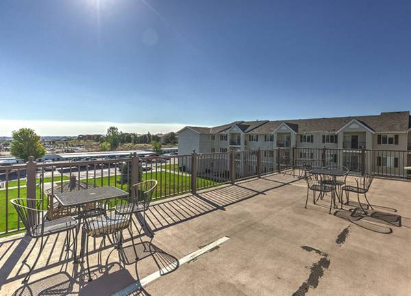 $1,122 / 2br - Handrails Along All Hallways, Game Room with Pool Table, Dishwasher (1950 Bellerive Drive, Richland, WA)63624280350849123