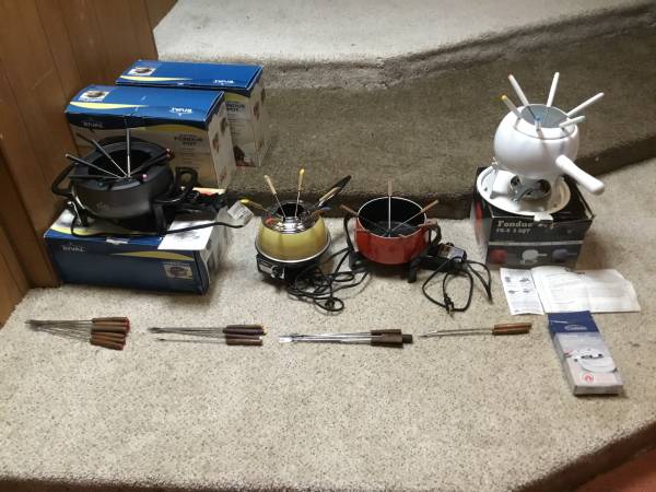 6 Used, working fondu pots, 5-electric and 1-alcohol 1