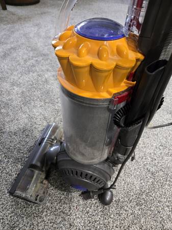 Dyson Ball Upright MultiFloor 1