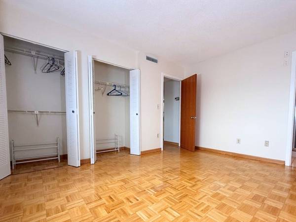 $3,200 / 2br - 1090ft2 - Spacious 2BA - w/ Parking - Available Now (Brookline)64294792836610124