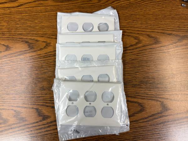 (5) Leviton 80730-W 3-Gang White Duplex Outlet/Receptacle Nylon Standa 1