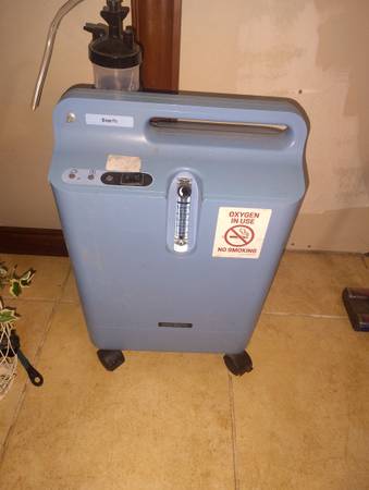 Philips Respironics EverFlo stationary oxygen concentrator 1
