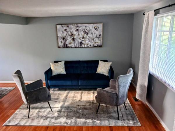$850 / 1br - 1br - Habitación amueblada grande (Waldorf)63611885912835122