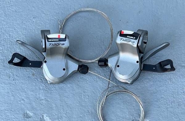 送料無料】シマノ(SHIMANO) シフティングレバー(ROAD) SL-4600 TIAGRA