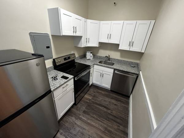 $2,099 Coolidge Corner Studio/1 Bath Apartment | Beacon St (Coolidge Corner)63863244710401122