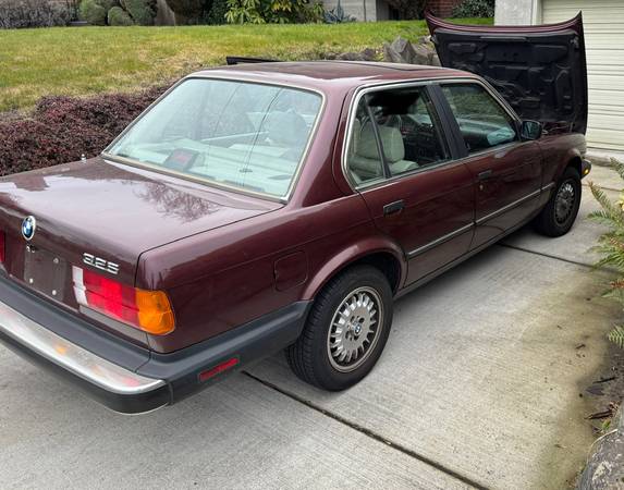 1986 325e BMW - $4,000 (Seattle)63473707086979121