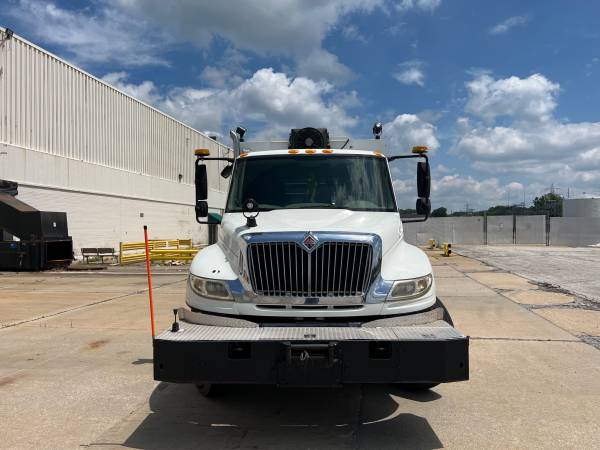 INTERNATIONAL Utility Truck - Service Truck - DURASTAR 4400 1